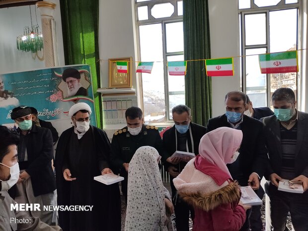 ‌گرامیداشت ایام پیروزی انقلاب اسلامی در روستای «نران»سنندج
