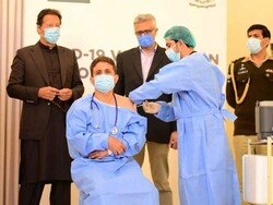 پاکستانی وزیر اعظم نے ملک میں کورونا ویکسی نیشن  کا باقاعدہ آغاز کردیا