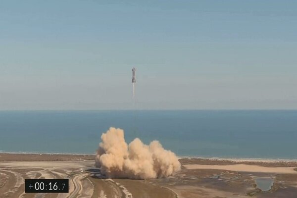 US SpaceX Starship prototype rocket explodes in test launch