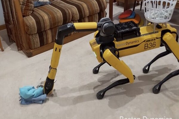 سگ رباتیک با شارژ خودکار رونمایی شد