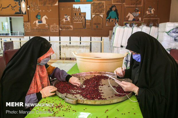 طبخ ۷۲ دیگ غذای نذری به مناسبت روز مادر در بجنورد