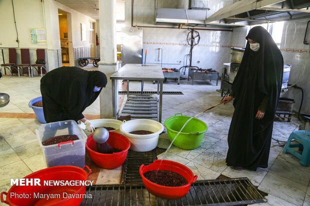 طبخ ۷۲ دیگ غذای نذری به مناسبت روز مادر در بجنورد