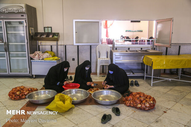 طبخ ۷۲ دیگ غذای نذری به مناسبت روز مادر در بجنورد