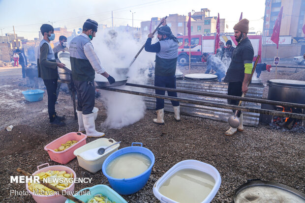 طبخ ۷۲ دیگ غذای نذری به مناسبت روز مادر در بجنورد