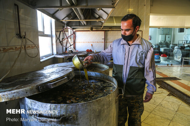 طبخ ۷۲ دیگ غذای نذری به مناسبت روز مادر در بجنورد