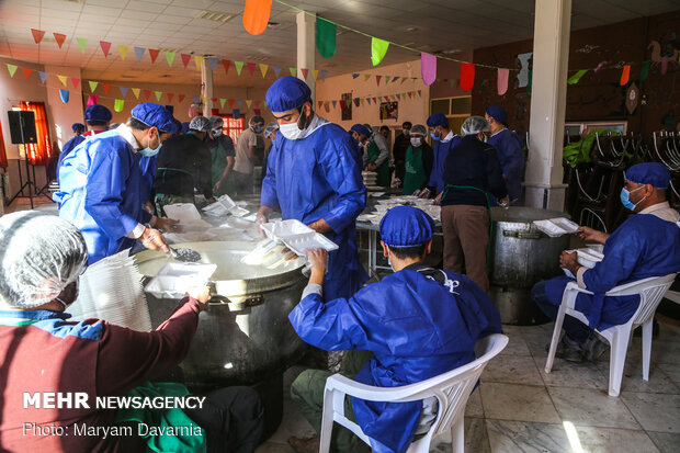 طبخ ۷۲ دیگ غذای نذری به مناسبت روز مادر در بجنورد