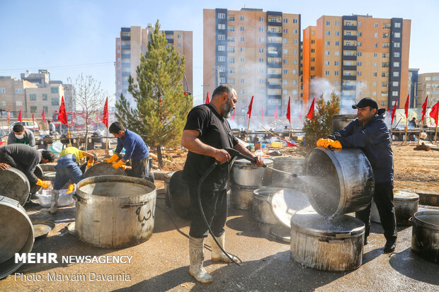 طبخ ۷۲ دیگ غذای نذری به مناسبت روز مادر در بجنورد