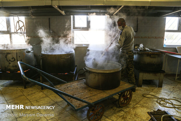 طبخ ۷۲ دیگ غذای نذری به مناسبت روز مادر در بجنورد