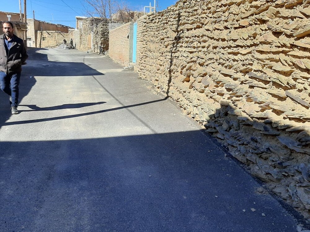 امسال ۵۰۰هزار مترمربع در روستاهای زنجان آسفالت‌ریزی شده است