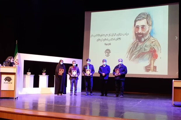 هنرمندان شاخص انقلاب اسلامی در لرستان معرفی شدند