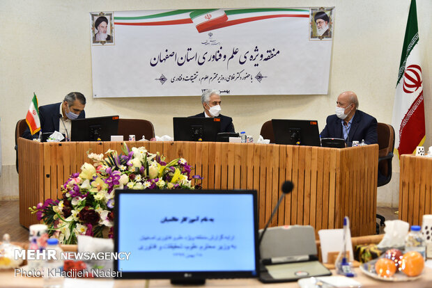 سفر یک روزه وزیر علوم به اصفهان