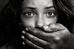 میان‌بر فرانسه برای سکوت قربانیان سوءاستفاده جنسی/ قانونی شدن رابطه جنسی کودکان با محارم