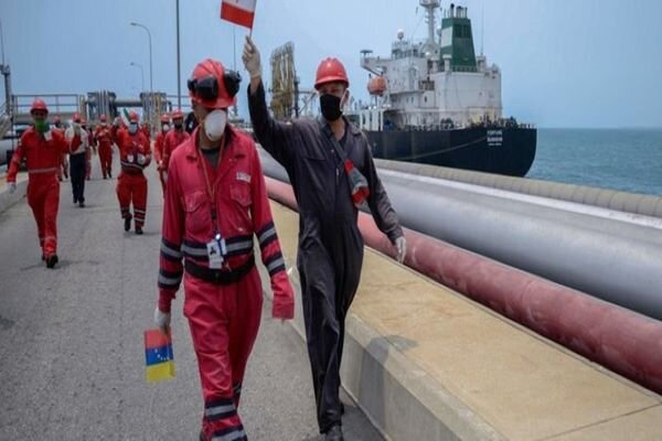 Venezuela jails two spies for giving US oil data