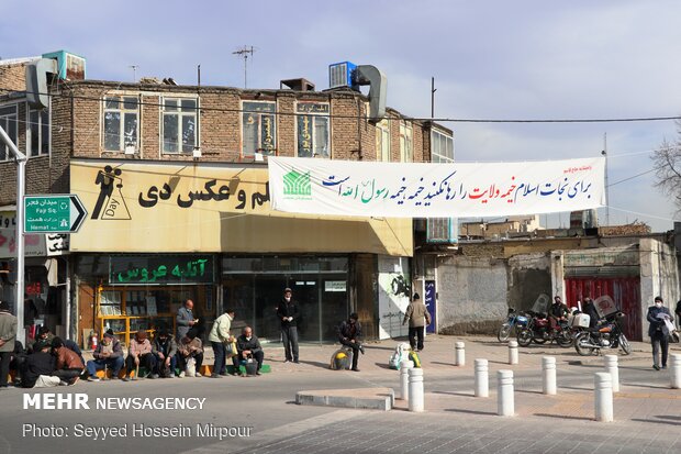 پارچه نوشته های شعارهای انقلاب درخیابان های مشهد