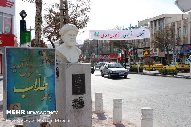 پارچه نوشته های شعارهای انقلاب درخیابان های مشهد