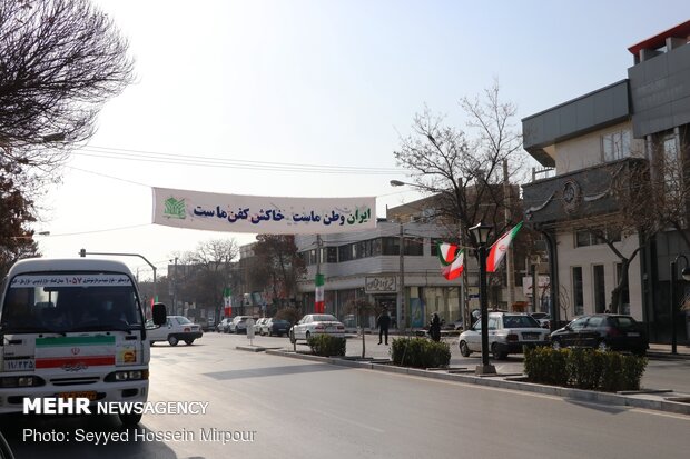 پارچه نوشته های شعارهای انقلاب درخیابان های مشهد