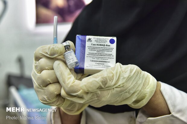 واکسیناسیون کادر درمان گلستان در مقابل کرونا