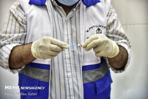 واکسیناسیون کادر درمان گلستان در مقابل کرونا