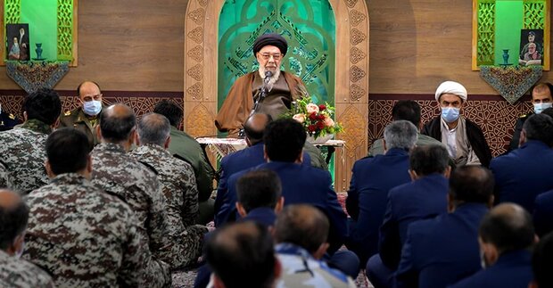 ایمان مردم را پای انقلاب نگه داشته است