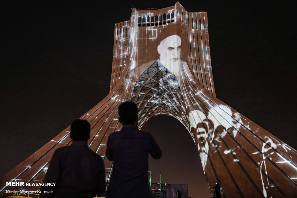ایران میں انقلاب اسلامی کی کامیابی کی 42 سالگرہ قومی عقیدت کے ساتھ منائی جارہی ہے
