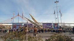 موشک های بالستیک در میدان آزادی به نمایش درآمدند