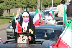 راهپیمایی خودرویی در رشت به مناسبت پیروزی انقلاب اسلامی