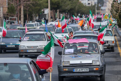 حماسه انقلابی مردم شیراز در ۲۲ بهمن/ مردم در ۴۳ سالگی انقلاب در میدان هستند