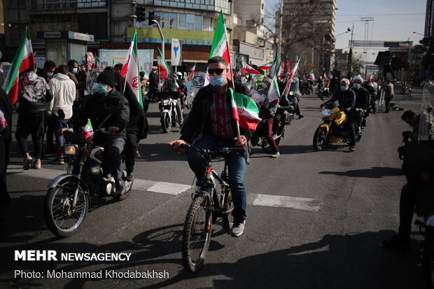 ۲۲ بهمن جلوه ای دیگر از حماسه حضور انقلابی مردم شیراز