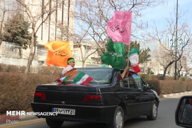 راهپیمایی موتوری و خودرویی مردم سنندج در گرامیداشت ۲۲ بهمن