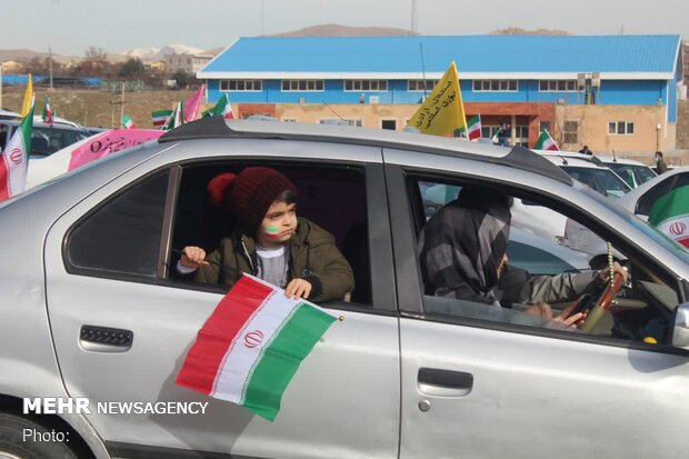 راهپیمایی موتوری و خودرویی مردم سنندج در گرامیداشت ۲۲ بهمن