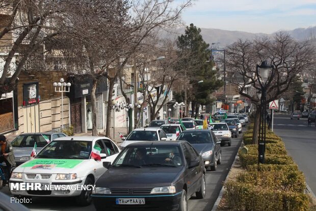 راهپیمایی موتوری و خودرویی مردم سنندج در گرامیداشت ۲۲ بهمن