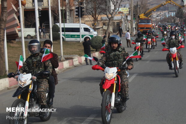 راهپیمایی موتوری و خودرویی مردم سنندج در گرامیداشت ۲۲ بهمن