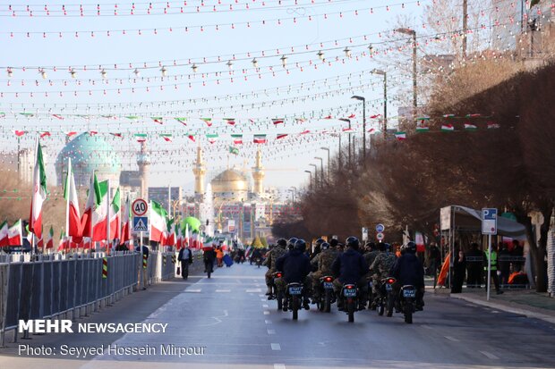 راهپیمایی موتوری و خودرویی در سالروز پیروزی انقلاب اسلامی در مشهد