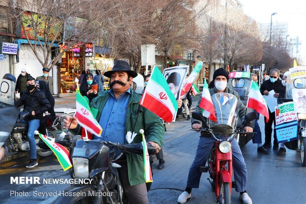 راهپیمایی موتوری و خودرویی در سالروز پیروزی انقلاب اسلامی در مشهد