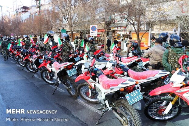 راهپیمایی موتوری و خودرویی در سالروز پیروزی انقلاب اسلامی در مشهد