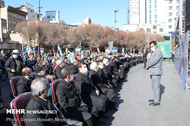 راهپیمایی موتوری و خودرویی در سالروز پیروزی انقلاب اسلامی در مشهد