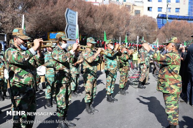 راهپیمایی موتوری و خودرویی در سالروز پیروزی انقلاب اسلامی در مشهد