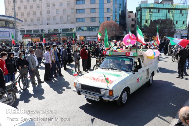 راهپیمایی موتوری و خودرویی در سالروز پیروزی انقلاب اسلامی در مشهد