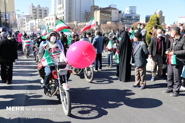 راهپیمایی موتوری و خودرویی در سالروز پیروزی انقلاب اسلامی در مشهد