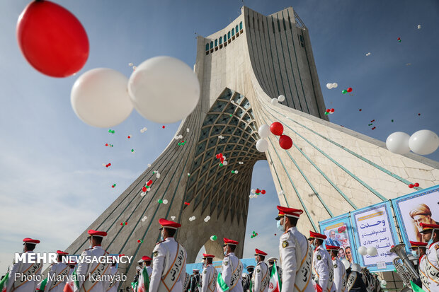 جشن سالروز پیروزی انقلاب اسلامی در میدان آزادی