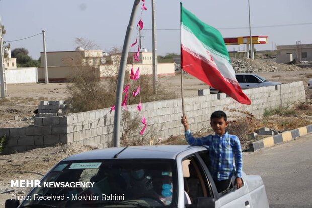 برگزاری راهپیمایی ۲۲ بهمن به‌صورت خودرویی در شهرستان سیریک - هرمزگان