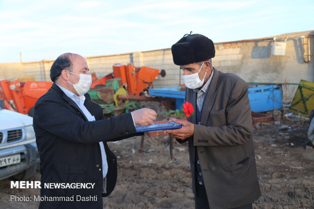 ۴۲ حکم بازنشستگی بیمه روستایی در اردبیل اعطا شد