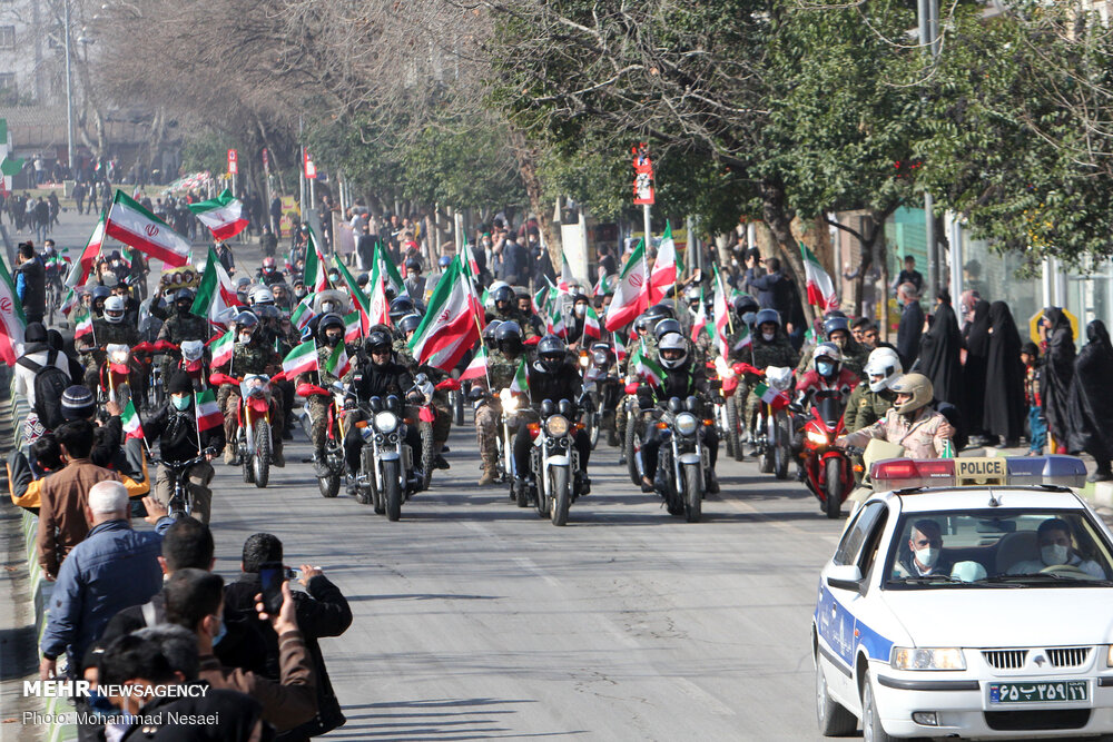 تہران میں 22 بہمن کی مناسبت سے موٹر سائیکلوں پر مشتمل ریلی کا اہتمام