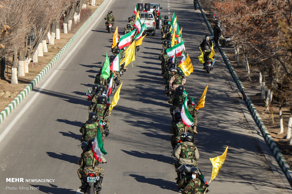 تبریز میں انقلاب اسلامی کی سالگرہ کی مناسبت سے موٹر سائیکل سواروں کی شاندار ریلی
