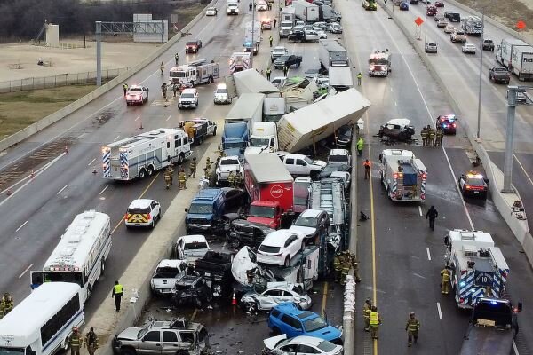 تصادف زنجیره‌ای در تگزاس / برخورد ۱۰۰ دستگاه خودرو و مرگ ۵ نفر