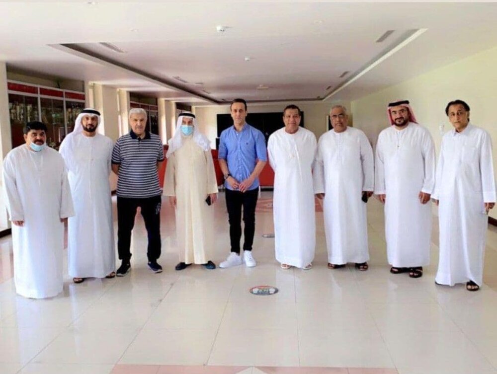 تصاویری از حضور علی کریمی در باشگاه الاهلی امارات