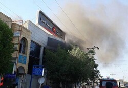 آتش سوزی در ساختمان ۶ طبقه بانک ملت در اصفهان/۵ نفر مصدوم شدند