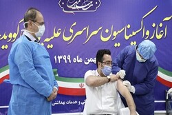 تطعيم جميع الإيرانيين بلقاح كورونا قبل مارس 2022