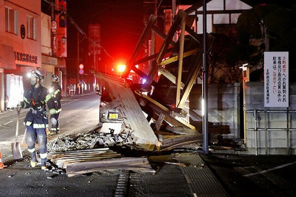 Japonya’da 7,3 büyüklüğündeki deprem sonrası 100'den fazla yaralı var