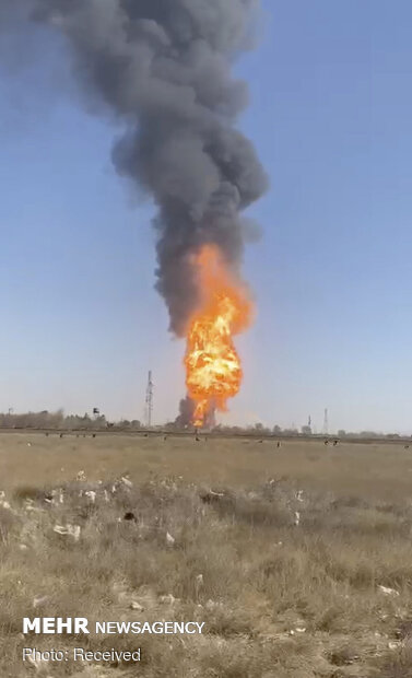 Fuel tanker blast at Afghan-Iran border causes massive fire